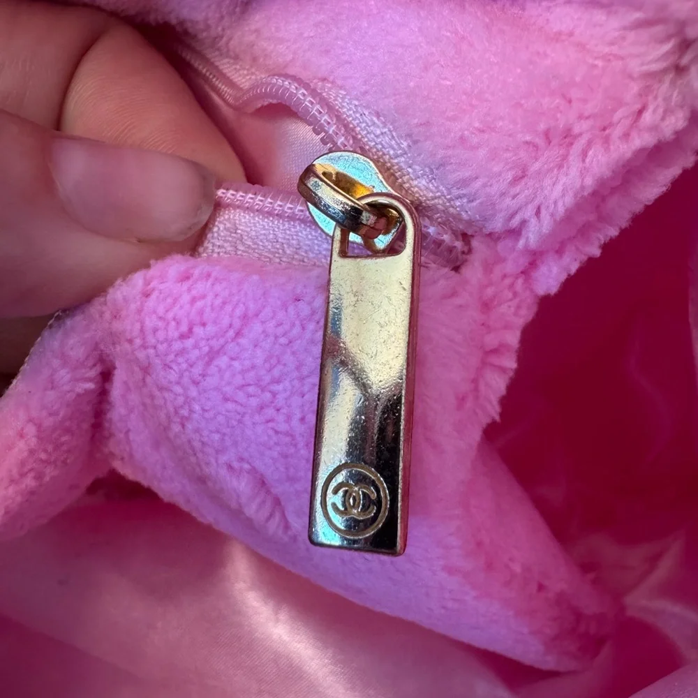 CHANEL Pink Crossbody Shoulder Bag | Beauty VIP Gift | Y2K Barbiecore - Picture 7 of 7